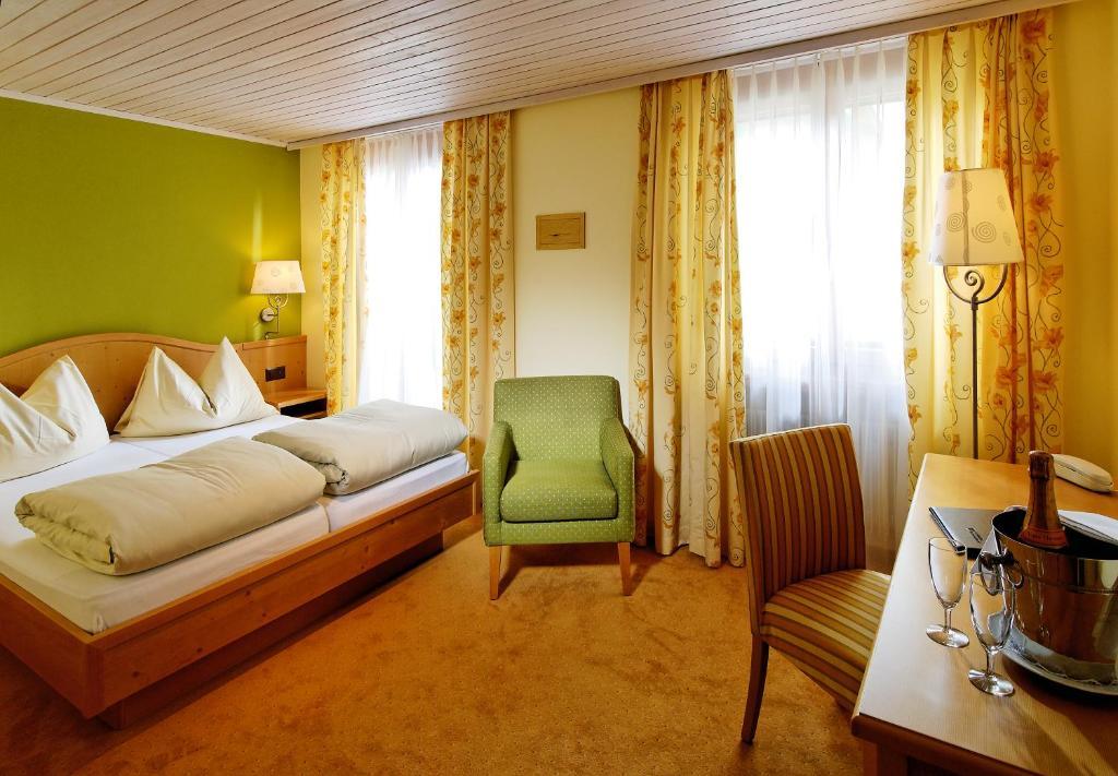 Hotel La Cruna Седрун Номер фото